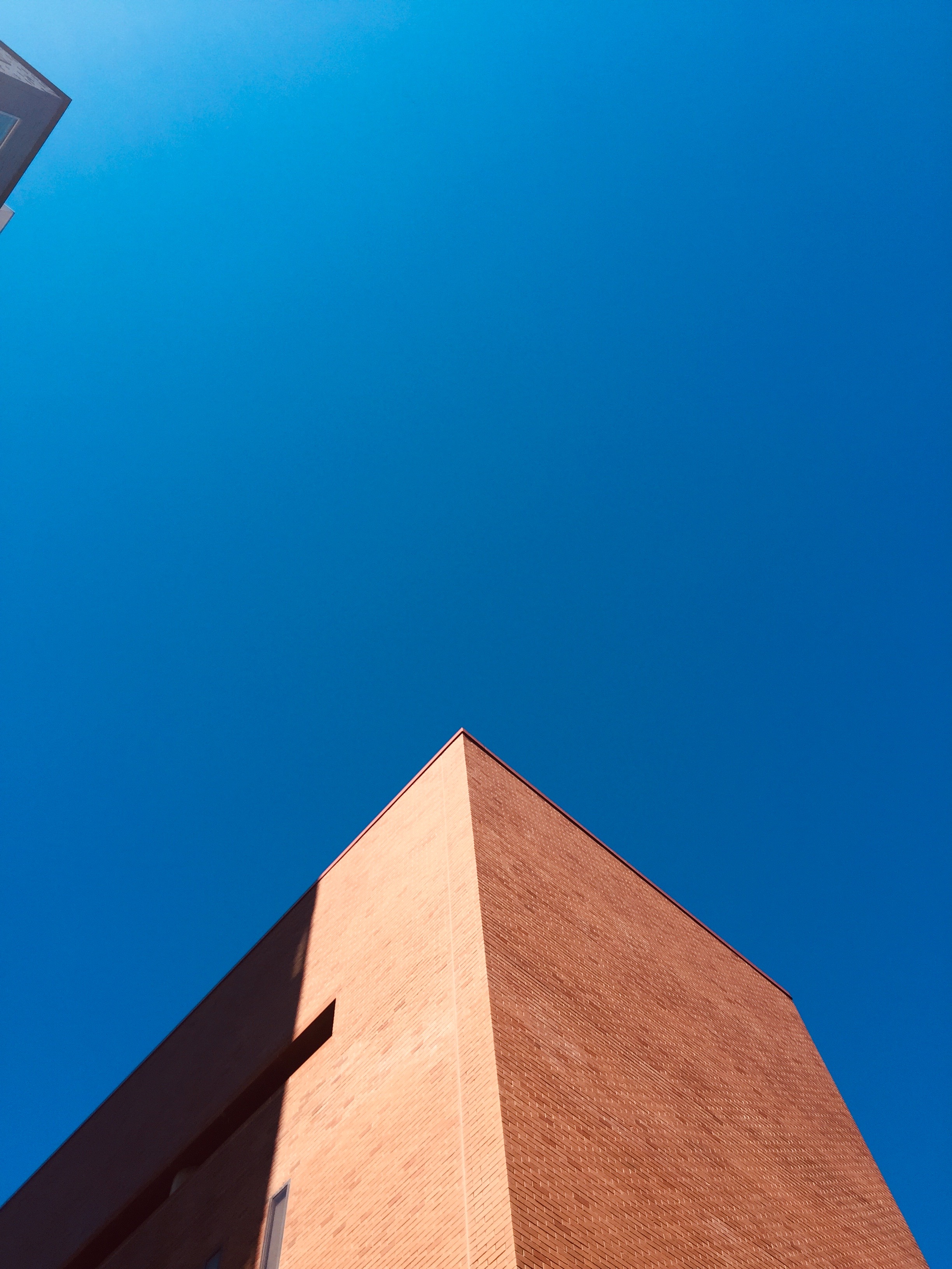 Building that looks like an Egyptian pyramid.